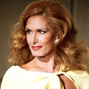 Dalida a illuminé illumine la façade de L’Olympia pour l’avant-première d’un biopic