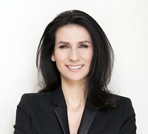 France 2/»Retour aux sources»: Marie Drucker invite une célébrité à enquêter sur sa généalogie