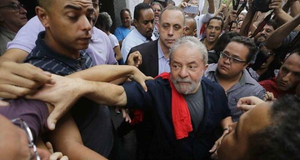 Brésil : manifestation contre la «persécution» de Lula par les médias