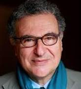 Audrey Azoulay : remise des insignes d’Officier de l’ordre national de la Légion d’honneur à Serge Toubiana