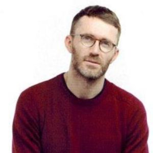 «La schizophrénie» de la mode épinglée par le journaliste et documentariste Loïc Prigent