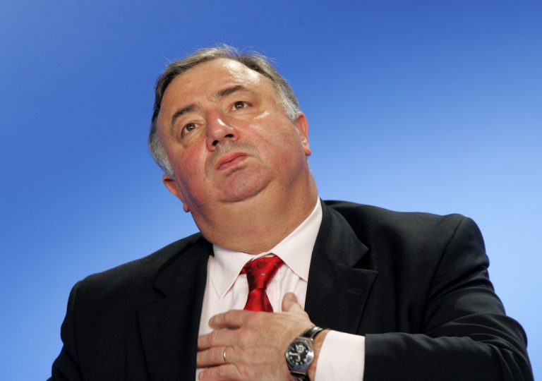 Le numérique «un défi de plus pour des institutions représentatives» (Larcher)