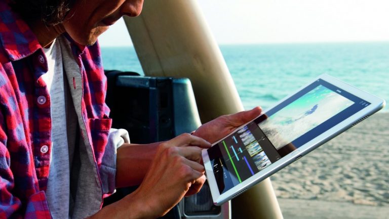 Droit à la déconnexion: 33,5% des actifs en emploi restent connectés pendant leurs congés d’été