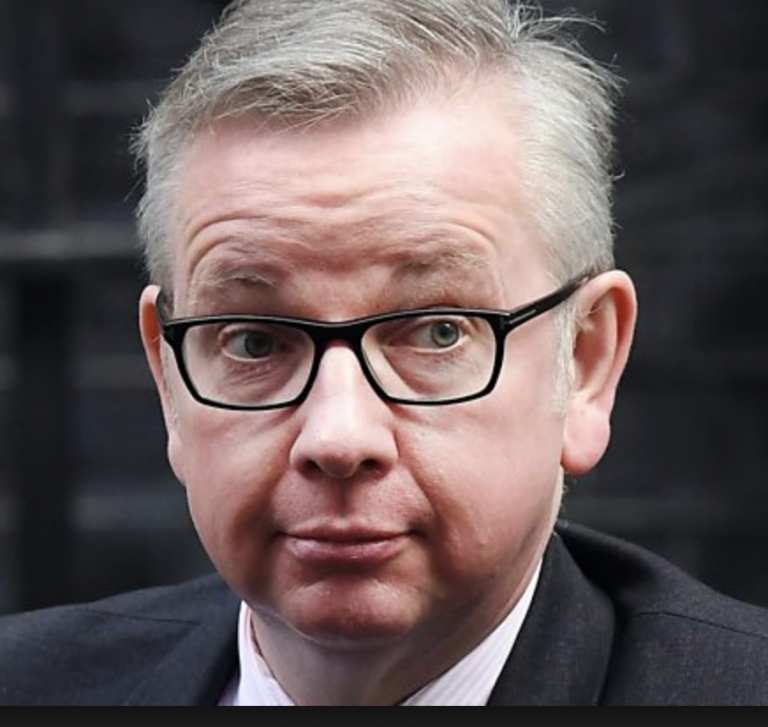 Michael Gove se fait étriller pour une blague douteuse sur Weinstein