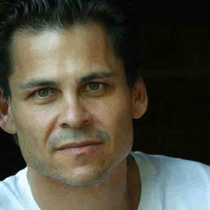 P. M. LENKOV (MacGyver) : «Il est plus compliqué de produire un reboot que de créer une série originale»