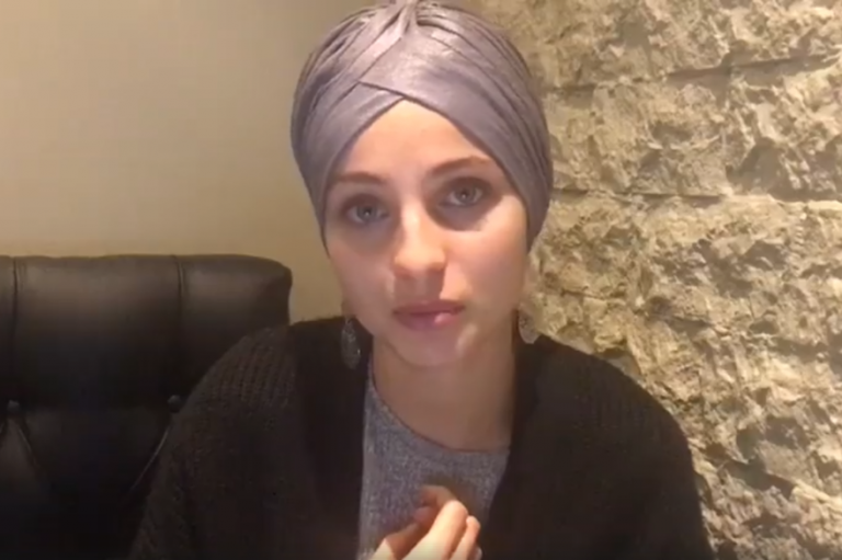 TF1 : La chanteuse Mennel, au cœur d’une polémique, quitte «The Voice»