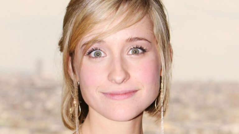 Allison Mack, actrice américaine, accusée de trafic sexuel 