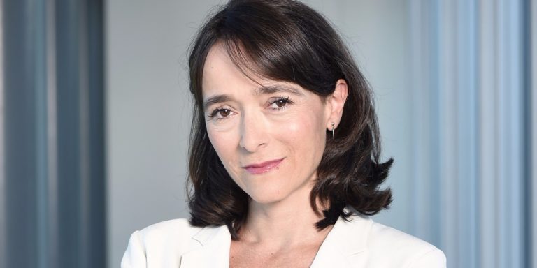 Tony Hall (BBC) et Delphine Ernotte (FTV) élus Pdt et Vice)Pdt de l’UE de Radio-Télévision 