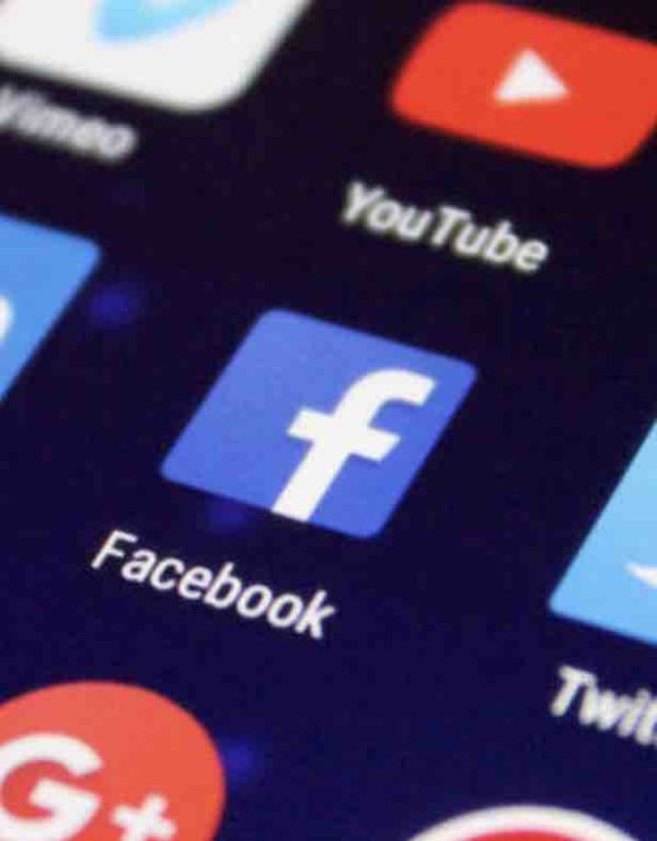 Facebook supprime 559 pages et 251 comptes 