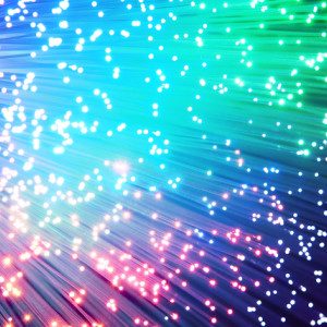 Les abonnements en fibre optique représentent désormais 50% de l’ensemble des accès à très haut débit en France 