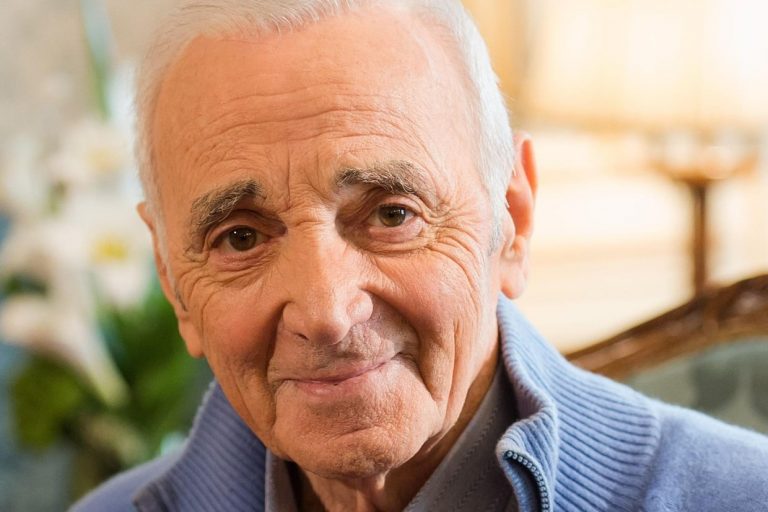 France 2 : l’hommage à Charles Aznavour séduit 2.852.000 fans lundi en Prime