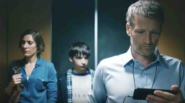 FOX Play dévoile sa nouvelle campagne : «Vos séries préférées ne vous quittent jamais»