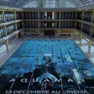 Warner Bros France : «AQUAMAN» s’affiche à la piscine Edouard Pailleron