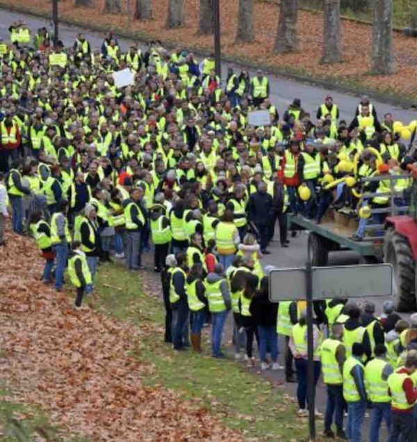 «Gilets jaunes»: les médias multiplient les initiatives pour tenter de comprendre