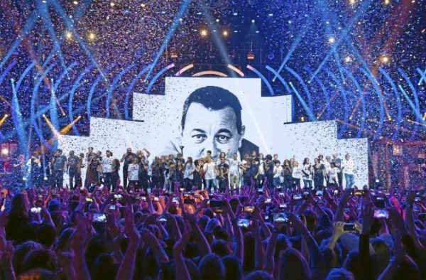 Les Enfoirés fêtent leur 30 ans avec un nouvelle chanson «On trace» 