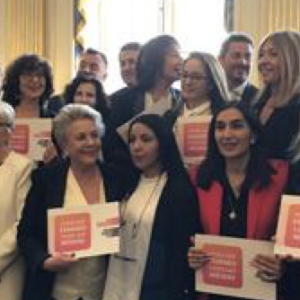 Une vingtaine de groupes de médias et de communication signent une charte contre le harcèlement sexuel