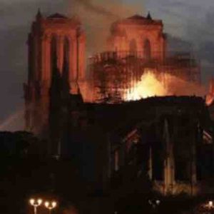 Incendie de Notre-Dame: les éditions spéciales des JT très suivies