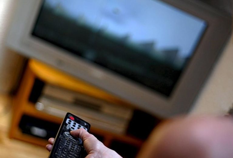 Près D’un internautes français sur 3 regarde des programmes TV en direct via des services illégaux piratés
