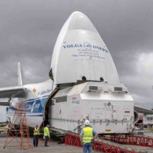 Arrivée d’EUTELSAT 7C à Kourou en vue de son lancement le 20 juin
