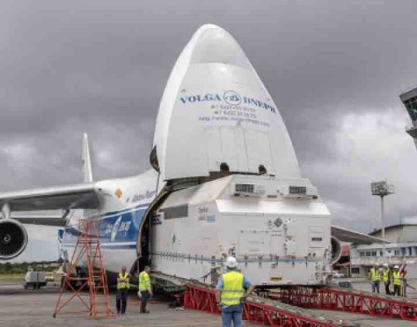 Arrivée d’EUTELSAT 7C à Kourou en vue de son lancement le 20 juin