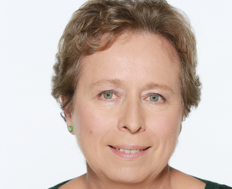 Catherine PUISEUX KAKPO : « Depuis plus de 15 ans, le groupe TF1 est très engagé sur les sujets relatifs à la société durable et au mieux vivre ensemble » (RSE Groupe TF1)