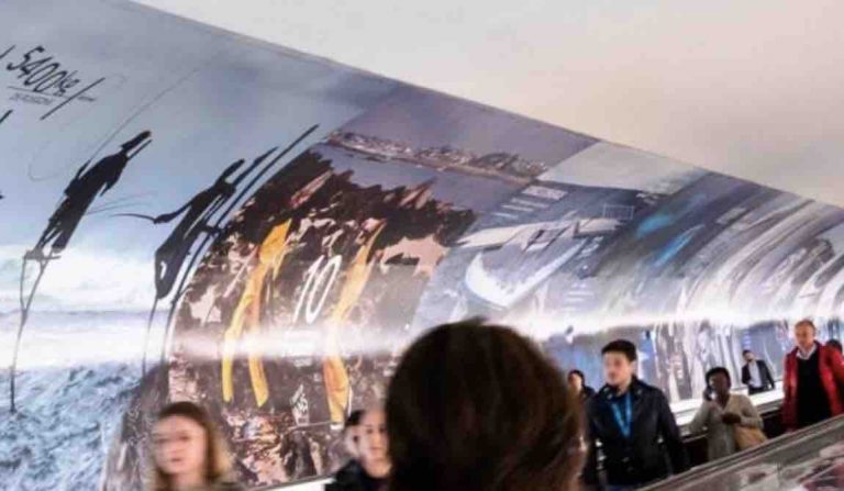 La RATP et «Paris Match» dévoilent la fresque «La Mer XXL»