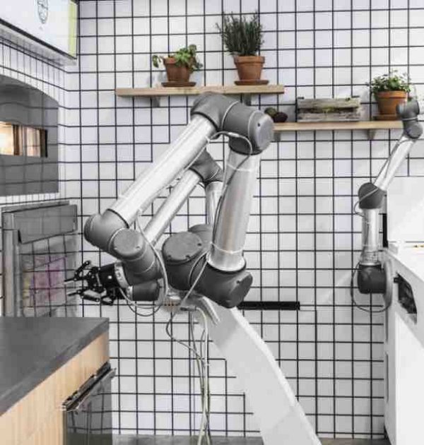 Le robot pizzaiolo conçu par la start-up francilienne Pazzi se lancera en public en septembre