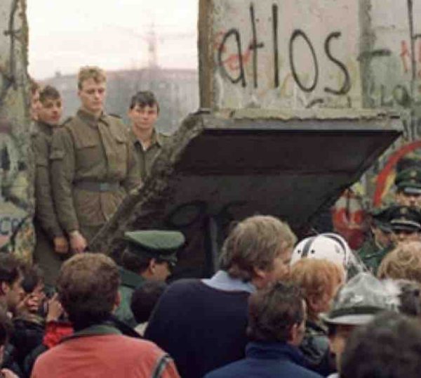 Chaînes de télévision et radios célèbrent les 30 ans de la chute du Mur de Berlin