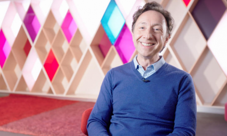 S. BERN : «Je souhaite produire un «The Crown» à la française»