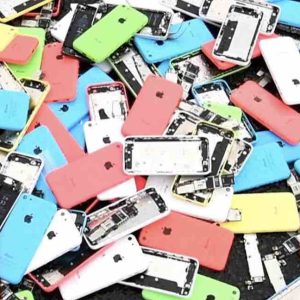 Un millier de téléphones mobiles détruits par les salariés de la société en difficulté Remade