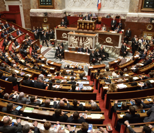 L’Assemblée nationale vote un meilleur ciblage des contenus haineux en ligne