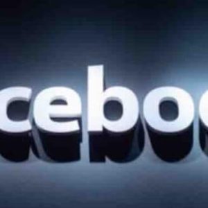 Covid: Facebook va avertir directement ses usagers qui consultent des fausses informations