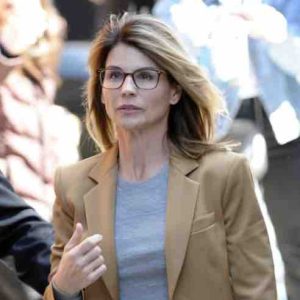 Pots-de-vin/ universités: l’actrice américaine Lori Loughlin («La Fête à la maison») va plaider coupable