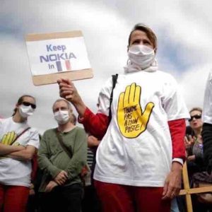 Nokia : des salariés d’Alcatel-Lucent rassemblés devant le site de Nozay pour protester contre la suppression de postes