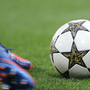 Privés de football, des abonnés à Canal+ et beIN demandent un remboursement