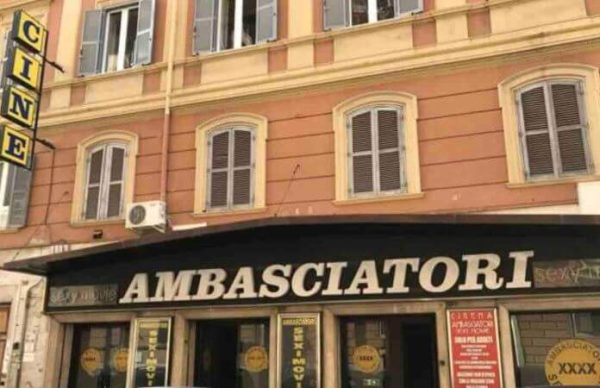Rome : le dernier «Cinema Paradiso» du porno résistera-t-il au Covid?