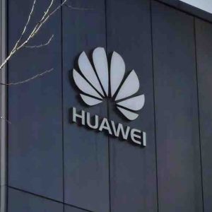 5G: «pas de négociations avec les opérateurs sur une compensation financière» prévue pour le démontage des antennes Huawei, affirme Cédric O