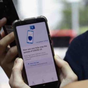 Covid-19: le gouvernement britannique lance son application de traçage, quatre mois après la date initialement prévue