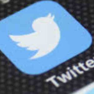 Manifestations pro-démocratie: la Thaïlande engage des poursuites judiciaires à l’encontre de Facebook et de Twitter