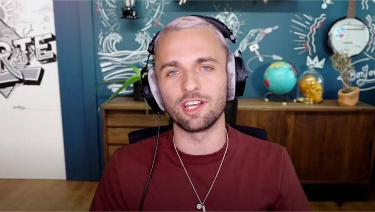 Squeezie, youtubeur star, arrive sur NRJ pour animer une quotidienne pendant 2 semaines