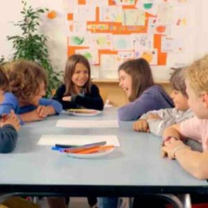 Public Sénat :  le documentaire inédit «Y’avait quoi à la cantine?» samedi 26 septembre à 21h00