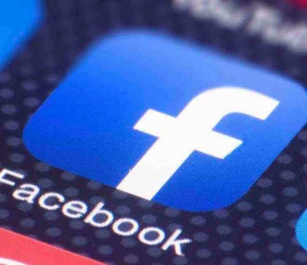 Facebook a de nouveau retiré mercredi des publicités de la campagne de Donald Trump