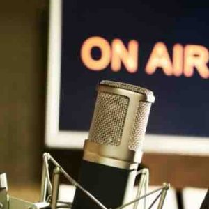 Fragilisées par la crise sanitaire , les radios et chaînes de télévision locales s’opposent à l’interdiction des pubs pour certains produits