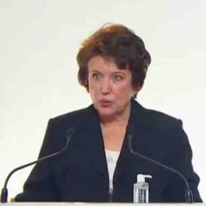 Les spectacles pourront se tenir mais «devront se terminer à 21H00» pendant le couvre-feu a indiqué la ministre de la Culture Roselyne Bachelot