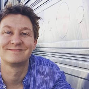 S. DOS SANTOS (La Chouette Compagnie) : «On essaie d’imposer la culture du showrunner»