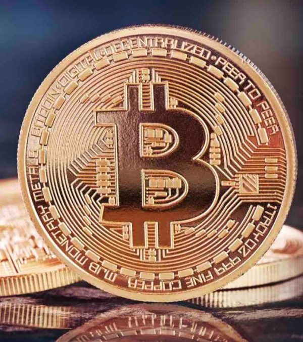 Après record sur record en 2020, la volatilité du bitcoin incite à la prudence