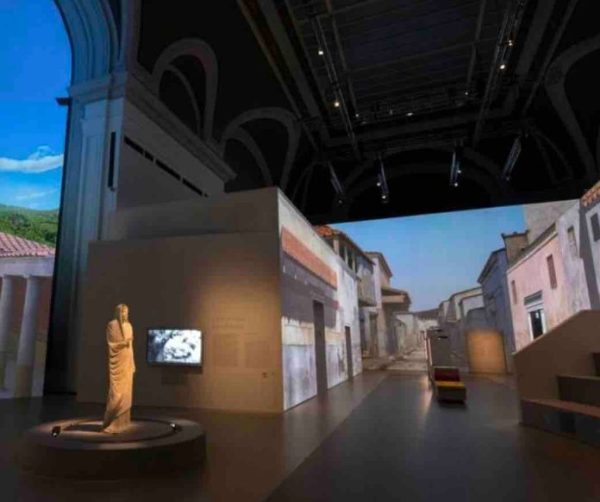 Création de «Grand Palais immersif» pour produire des expositions numériques