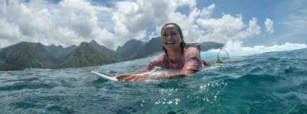France Télévisions :  le documentaire inédit «De mer en filles : le surf Polynésien au féminin» sur le Portail Outre-mer La 1ère jeudi 4 février 2021 à 18h00 et sur France 3 à 00h10