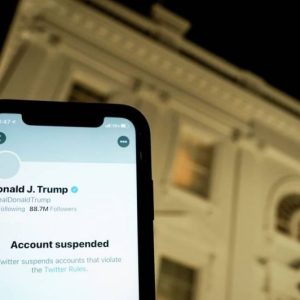 Twitter suspend de manière permanente le compte de Donald Trump