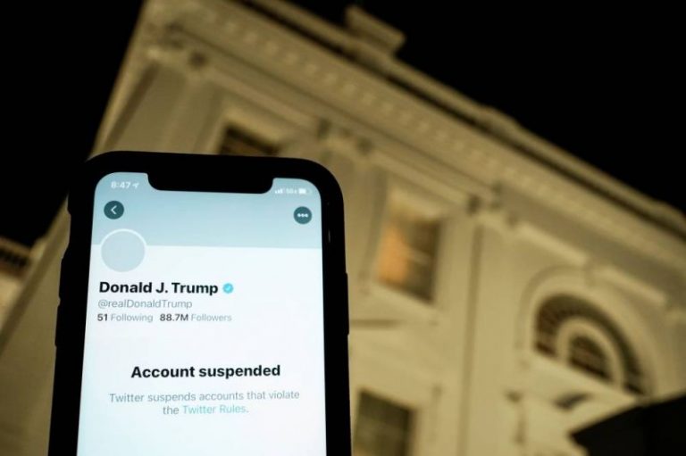 Twitter suspend de manière permanente le compte de Donald Trump